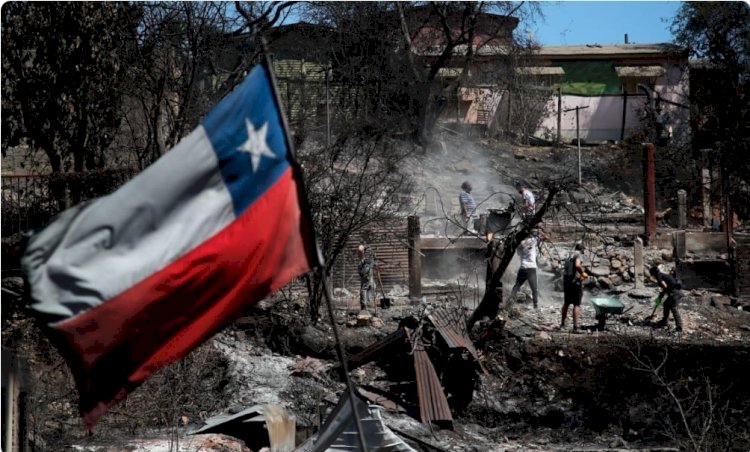 Chile busca levantarse de las cenizas tras incendios que dejan 122 muertos.