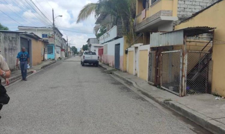 La Policía abatió a un presunto delincuente en Isla Trinitaria, sur de Guayaquil.