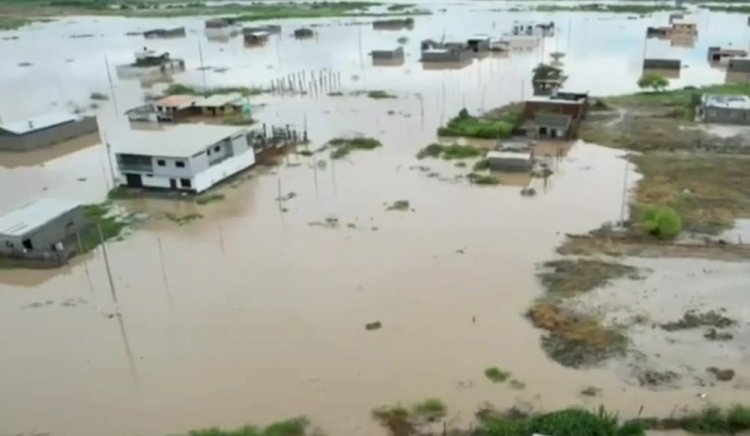 Cantones de Guayas y Esmeraldas sufren afectaciones por intensas lluvias.