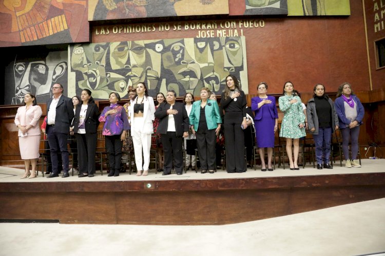 Presidenta de la Cruz Roja Cotopaxi recibió un reconocimiento en la Asamblea Nacional 