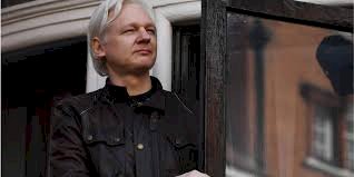 Tribunal aplaza la decisión sobre Assange y no será extraditado por ahora