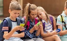 Florida aprueba ley para restringir uso de redes sociales a menores de 16 años